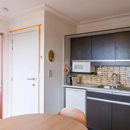 Apartment On 5th Floor By The Sea *
