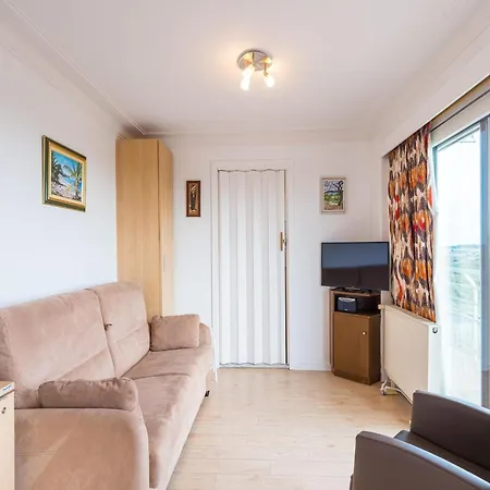 Apartment On 5th Floor By The Sea