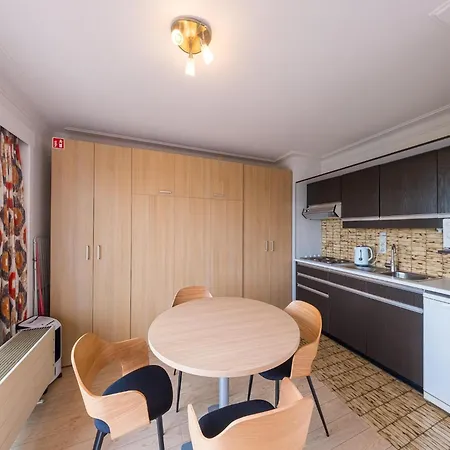 On 5th Floor By The Sea Apartment *